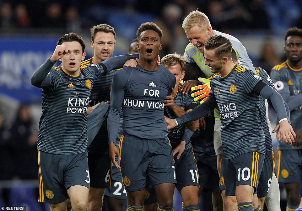 گرەی دیمارای لە کاتی پێشکەشکردنی گۆڵەکەی بە ڤیچای